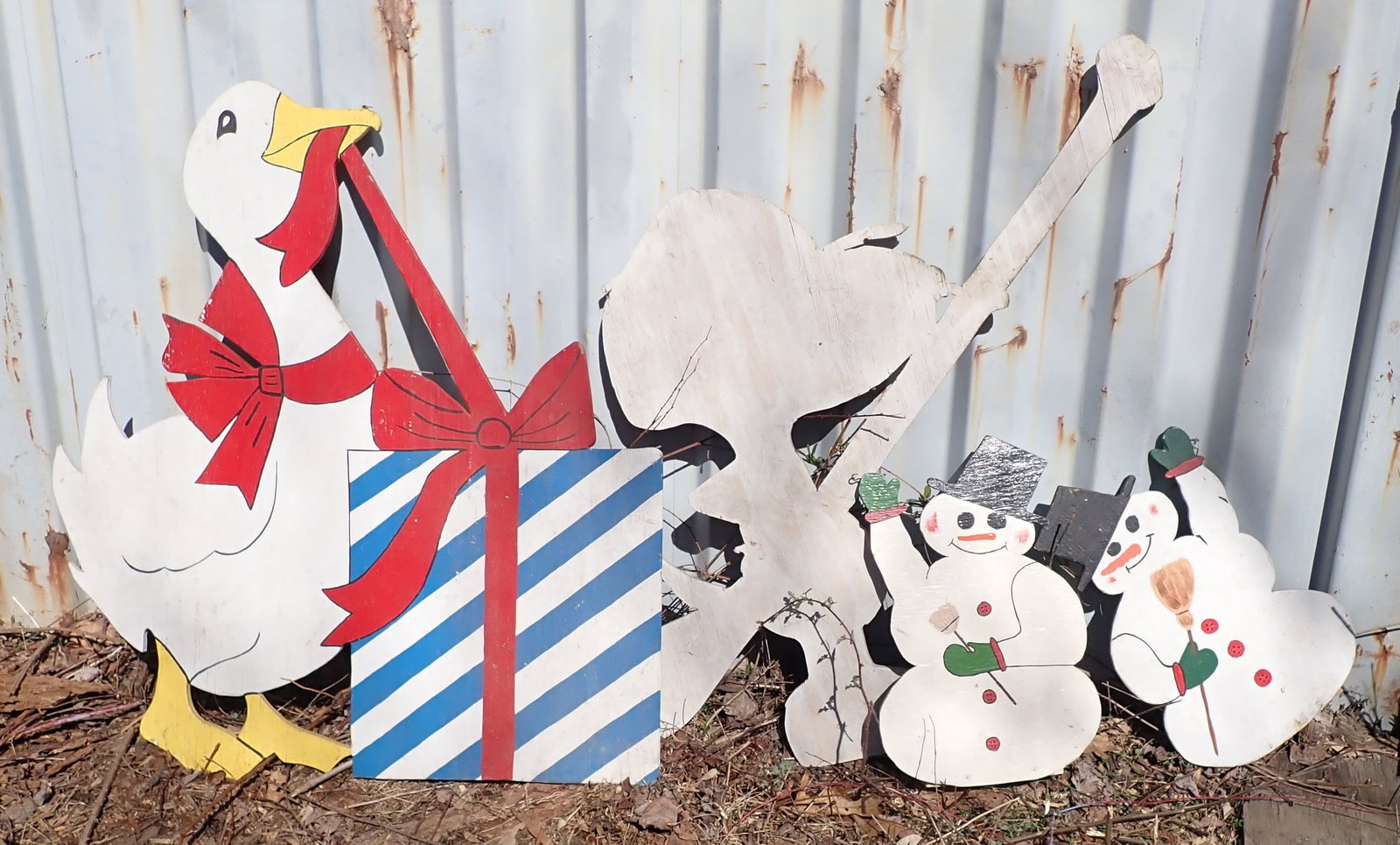 Plywood Duck Snoopy & Snowmen: Duck is apprx 42 1/2" tall. No in house shipping !