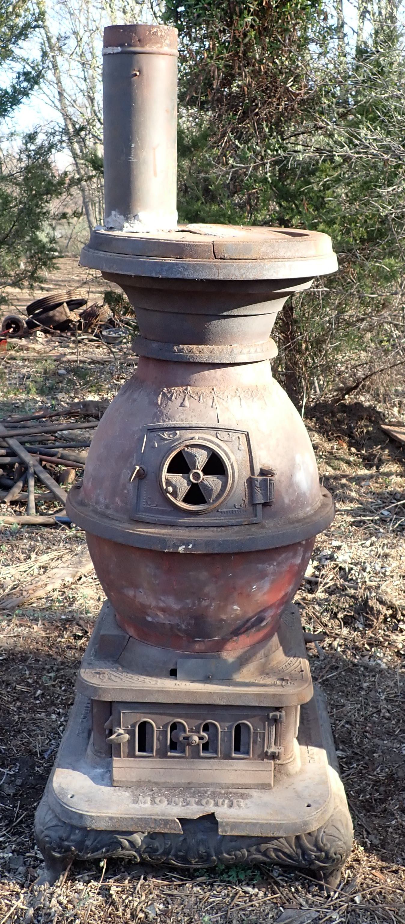 Montour Pot Belly Stove: No in house shipping ! Bring proper help to load !