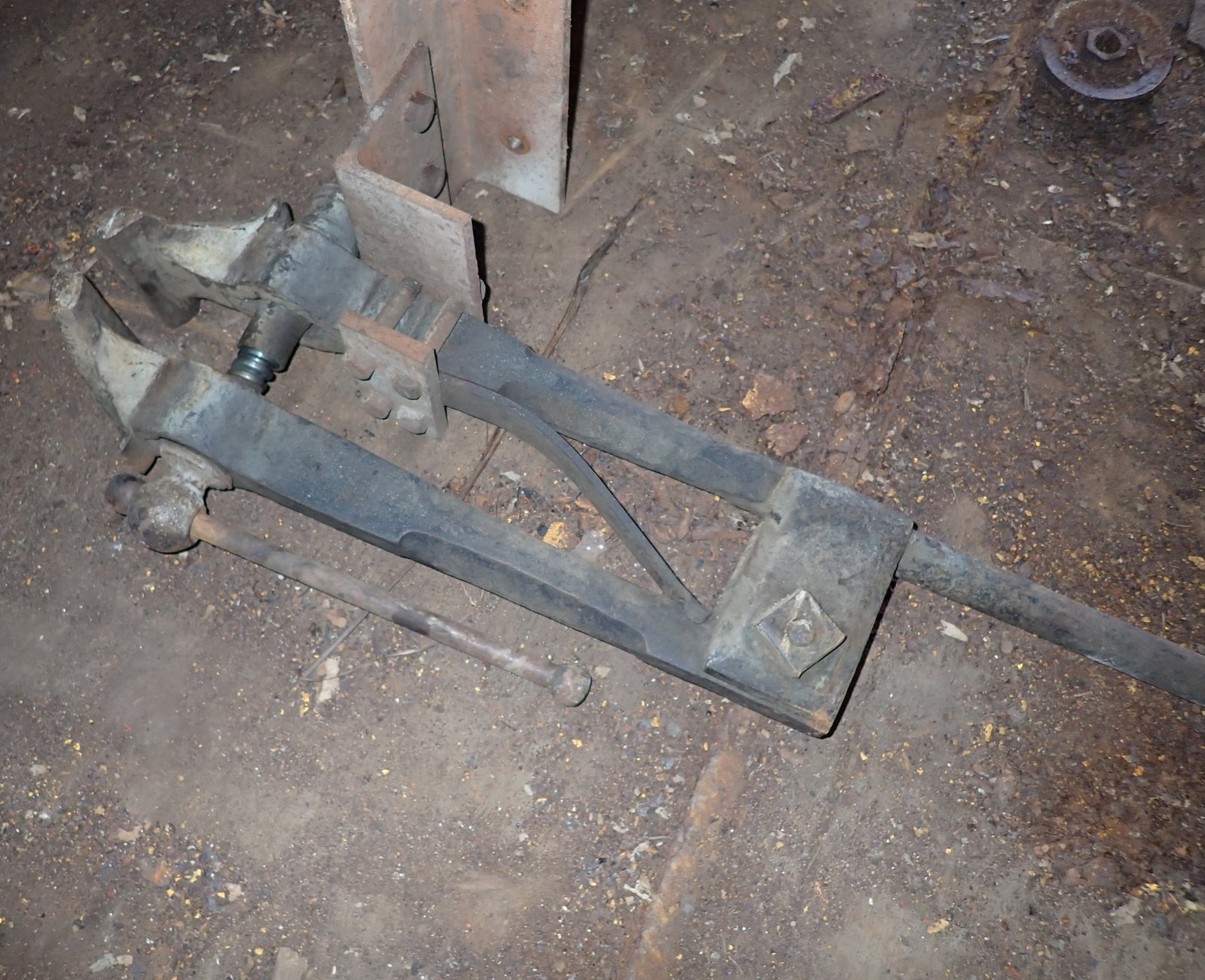 Blacksmith Post Vise - 2