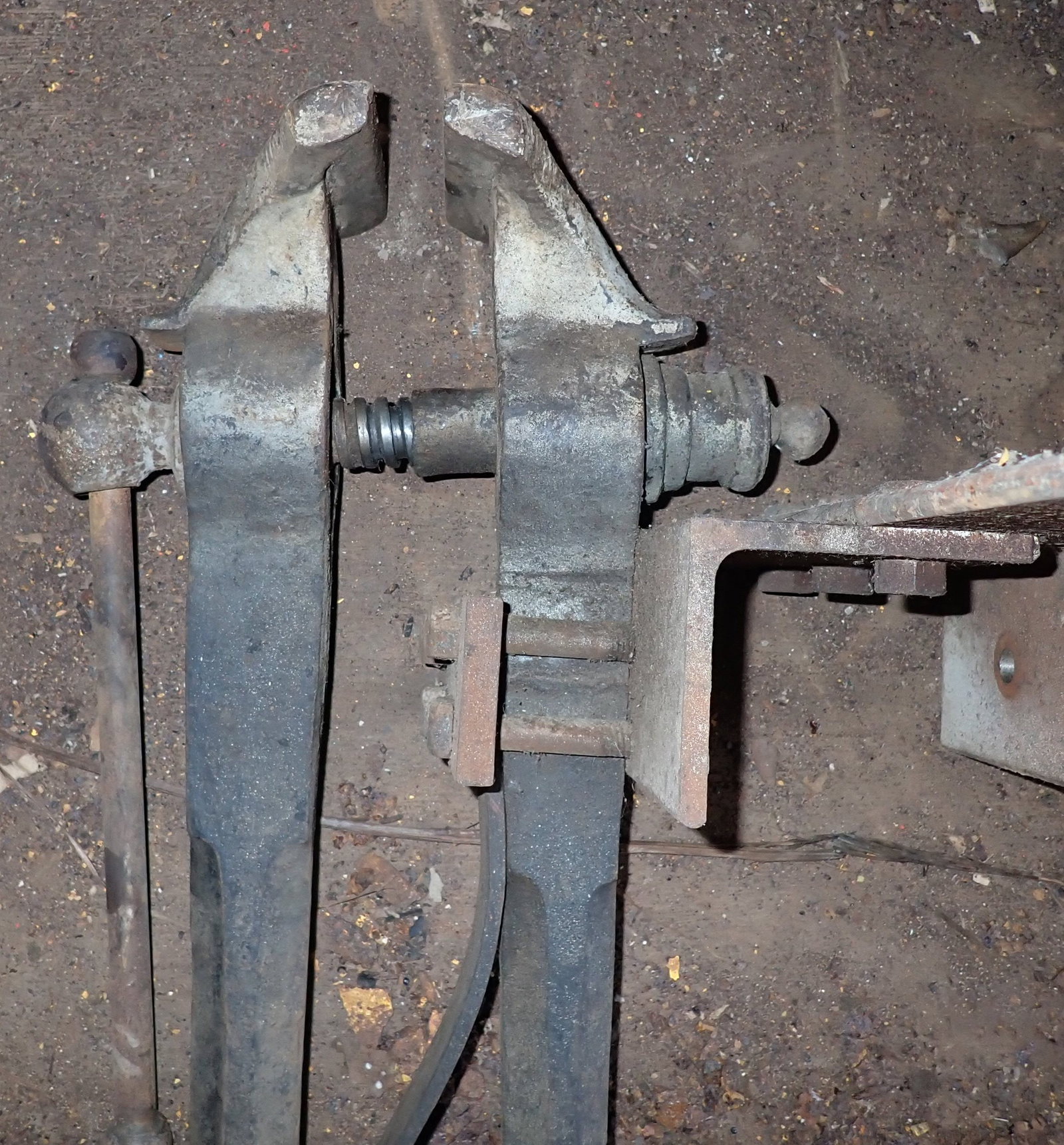Blacksmith Post Vise - 3