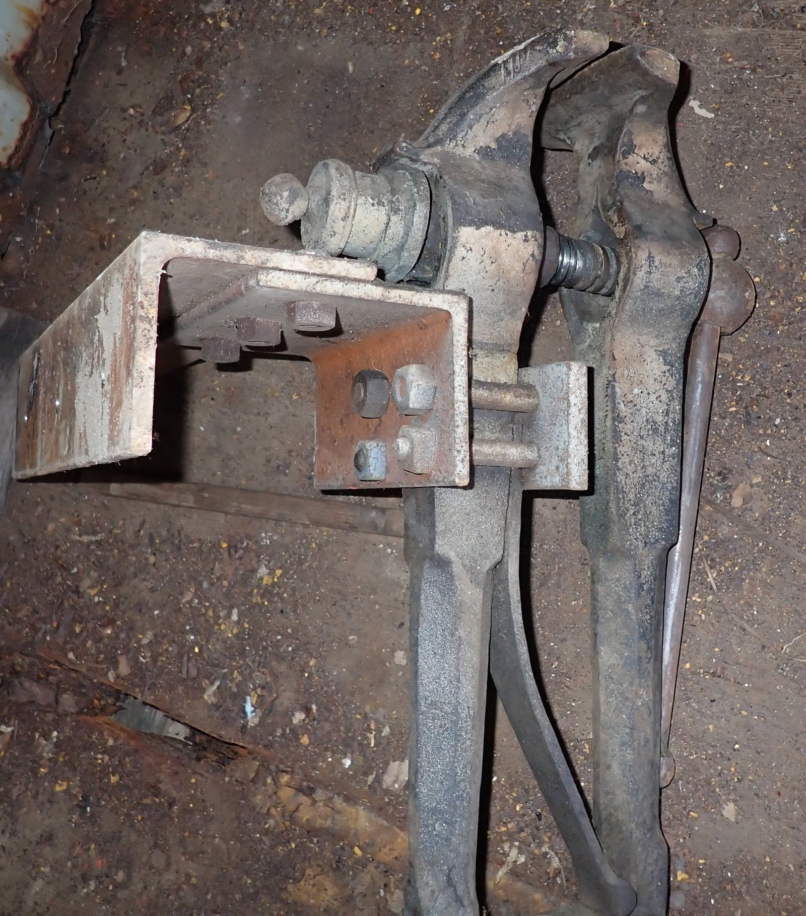 Blacksmith Post Vise - 4