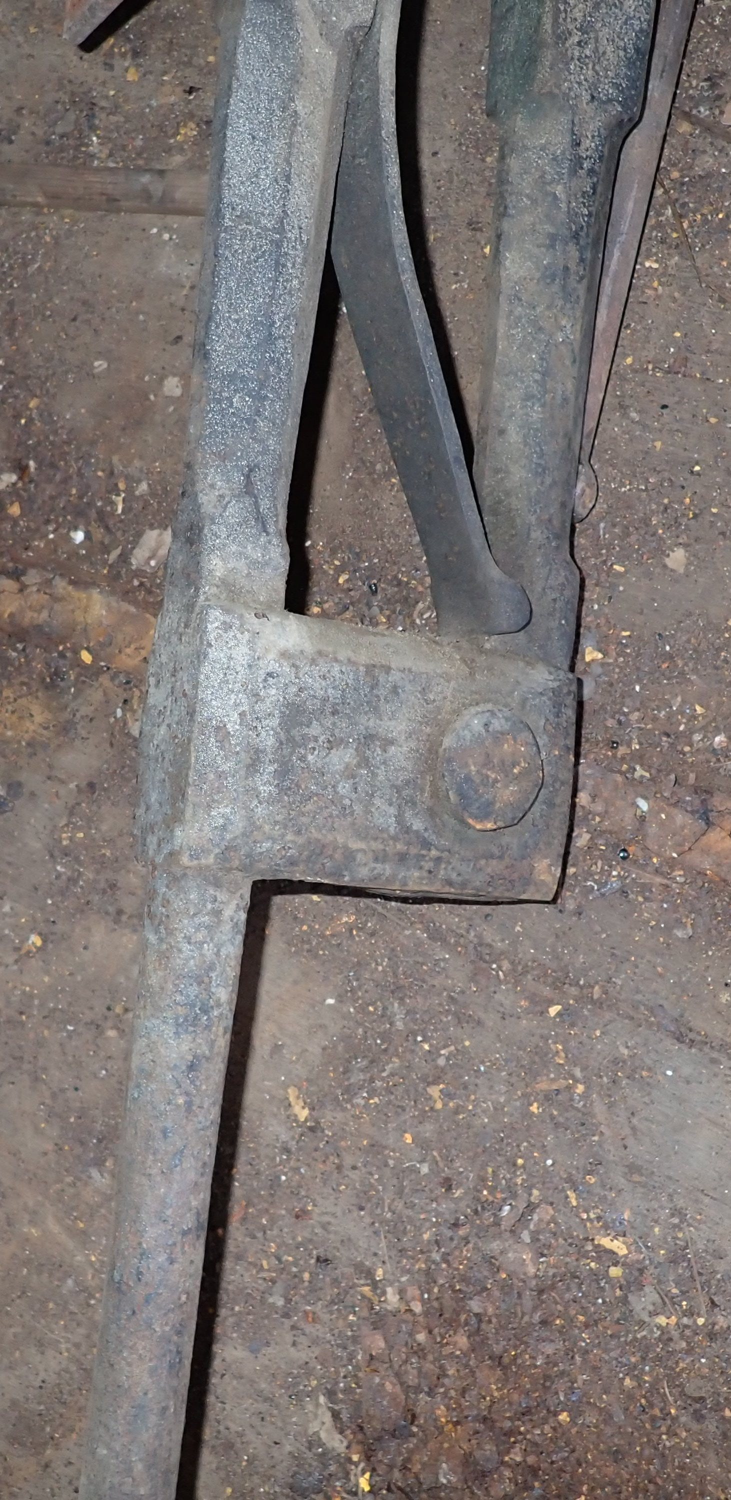 Blacksmith Post Vise - 5
