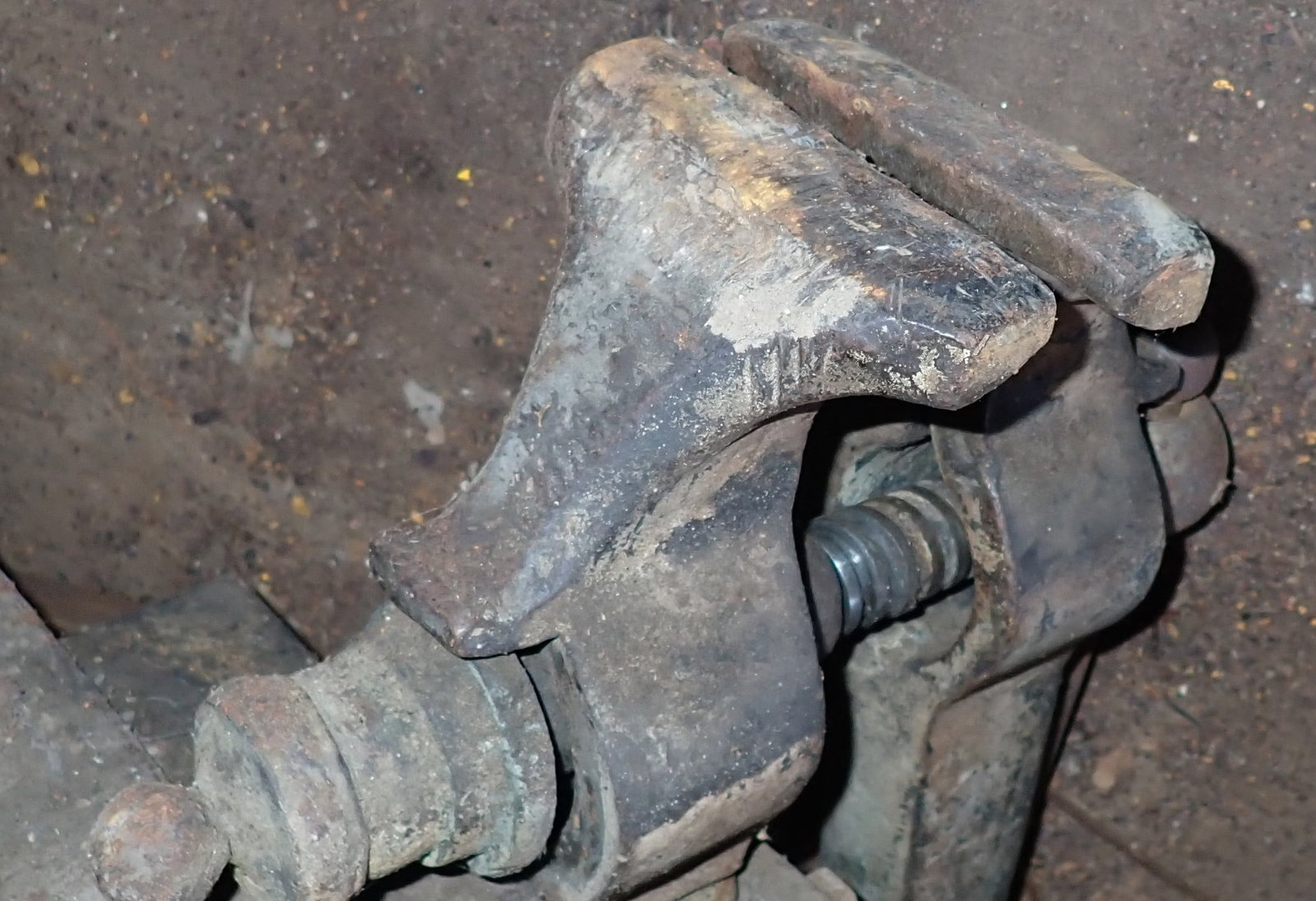 Blacksmith Post Vise - 6