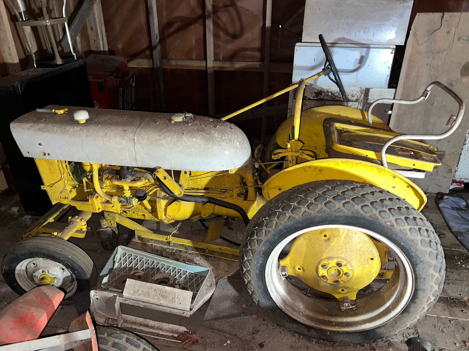 International Cub Lo-Boy Tractor: No in house shipping ! Bring proper help to load .
