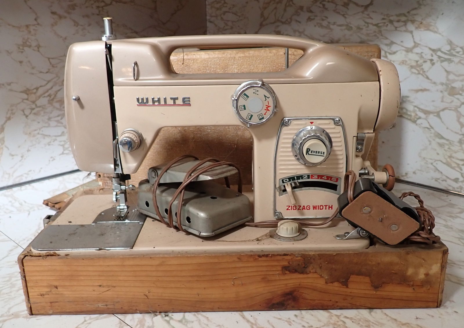 White Sewing Machine (1 of 4)