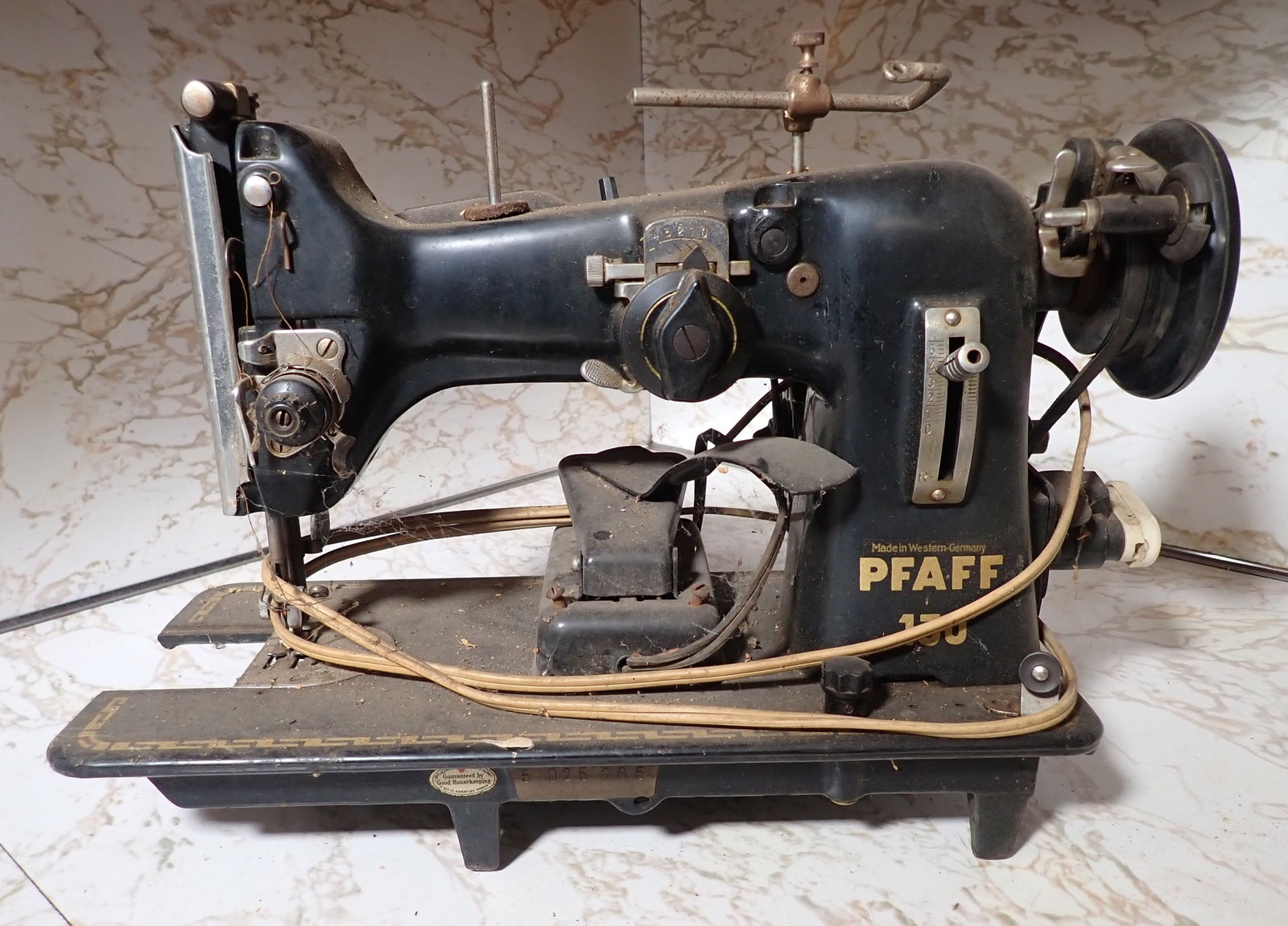 Pfaff 130 Sewing Machine (1 of 4)