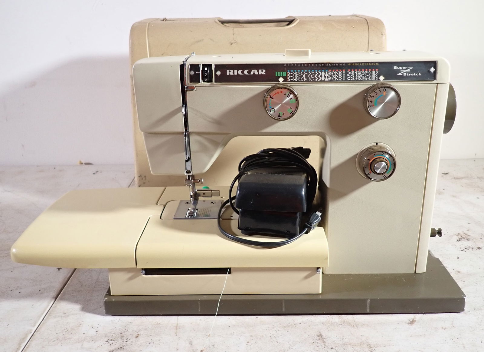 Riccar 808 Sewing Machine (1 of 4)
