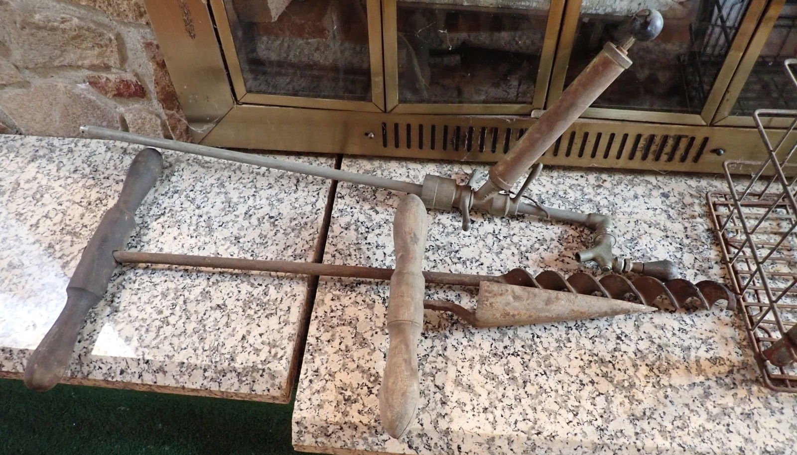 Wood Auger Beer Tap & Milk Crate: NO in house shipping !