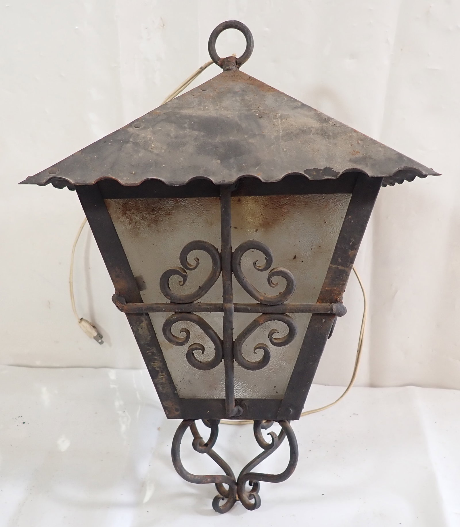 Hanging Porch Light w/ Wall Bracket (1 of 4)