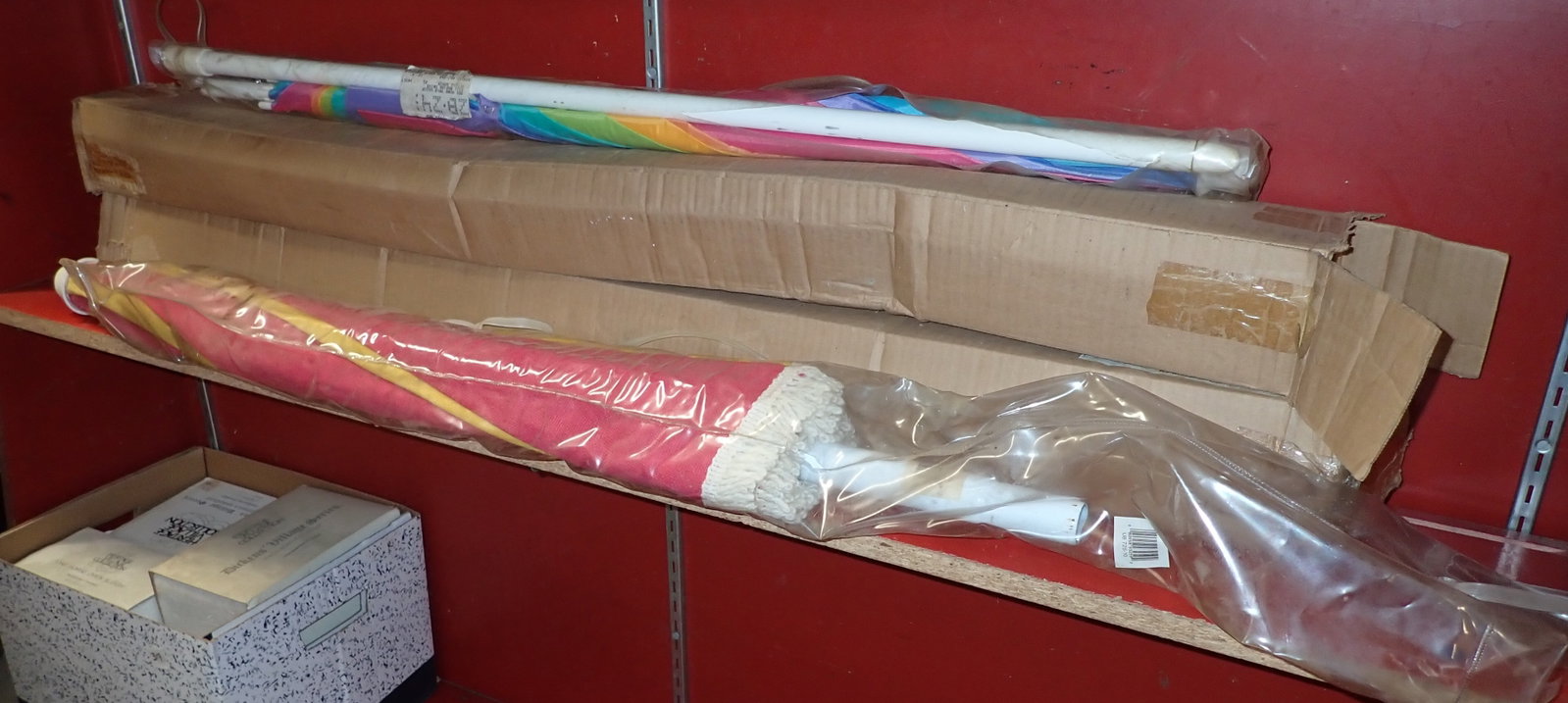 4 Umbrellas: We do not guarantee they are complete. NO in house shipping !