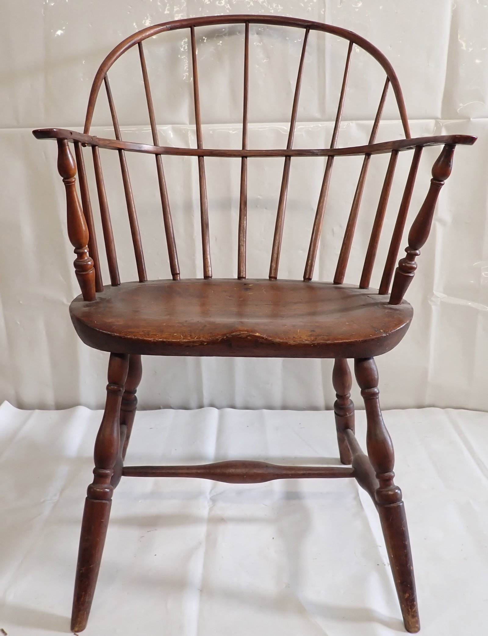 2 Windsor Chairs incl Armchair (1 of 12)