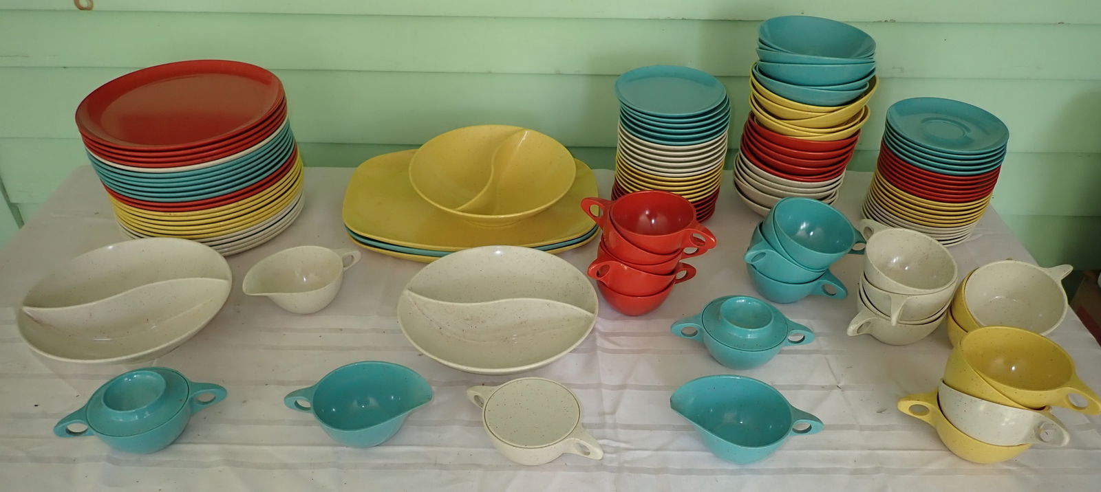 120 pcs Kenro Holiday MCM Dinnerware (1 of 6)