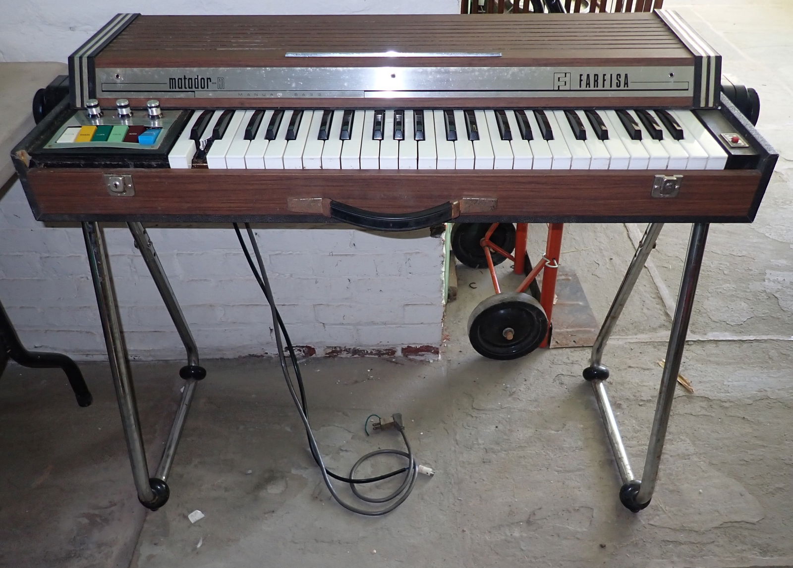 Matador-M Farfisa Keyboard (1 of 5)