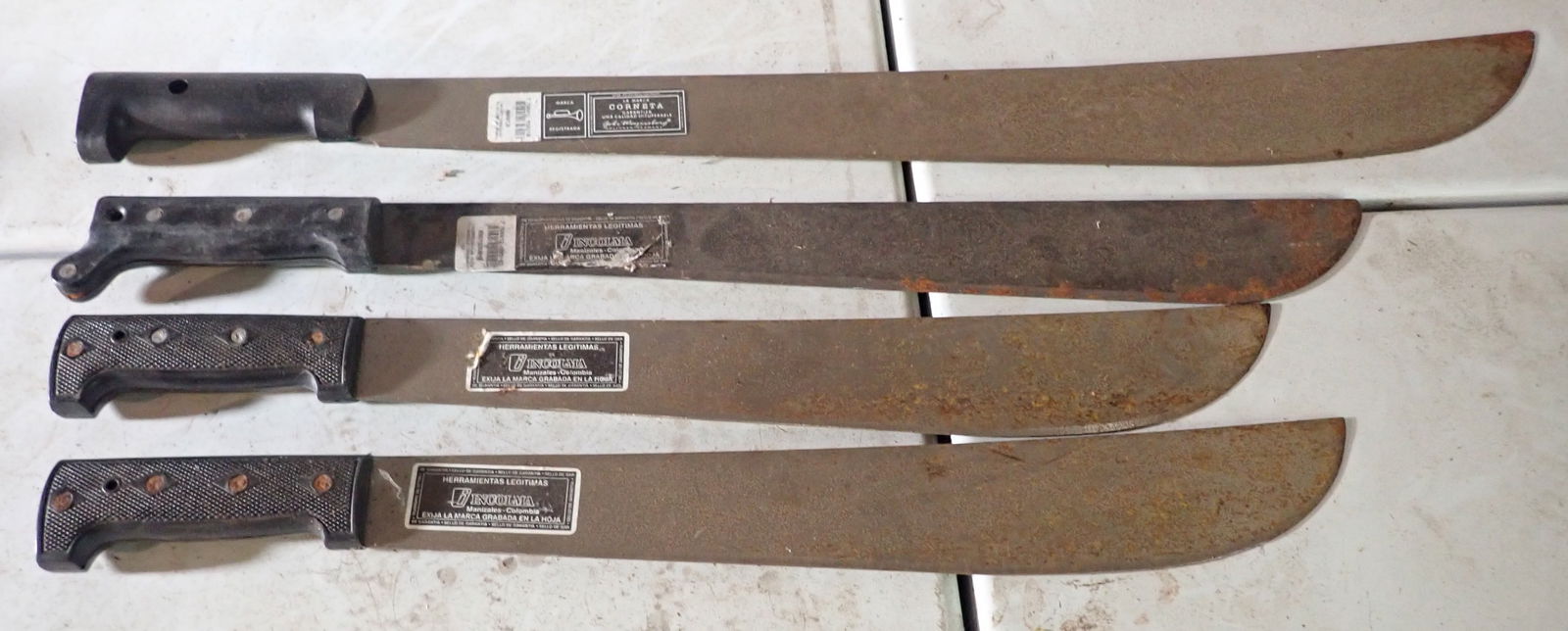 Corneta 825 Gavilan Machetes: Longest is approx 28 3/4" long. Shipping available
