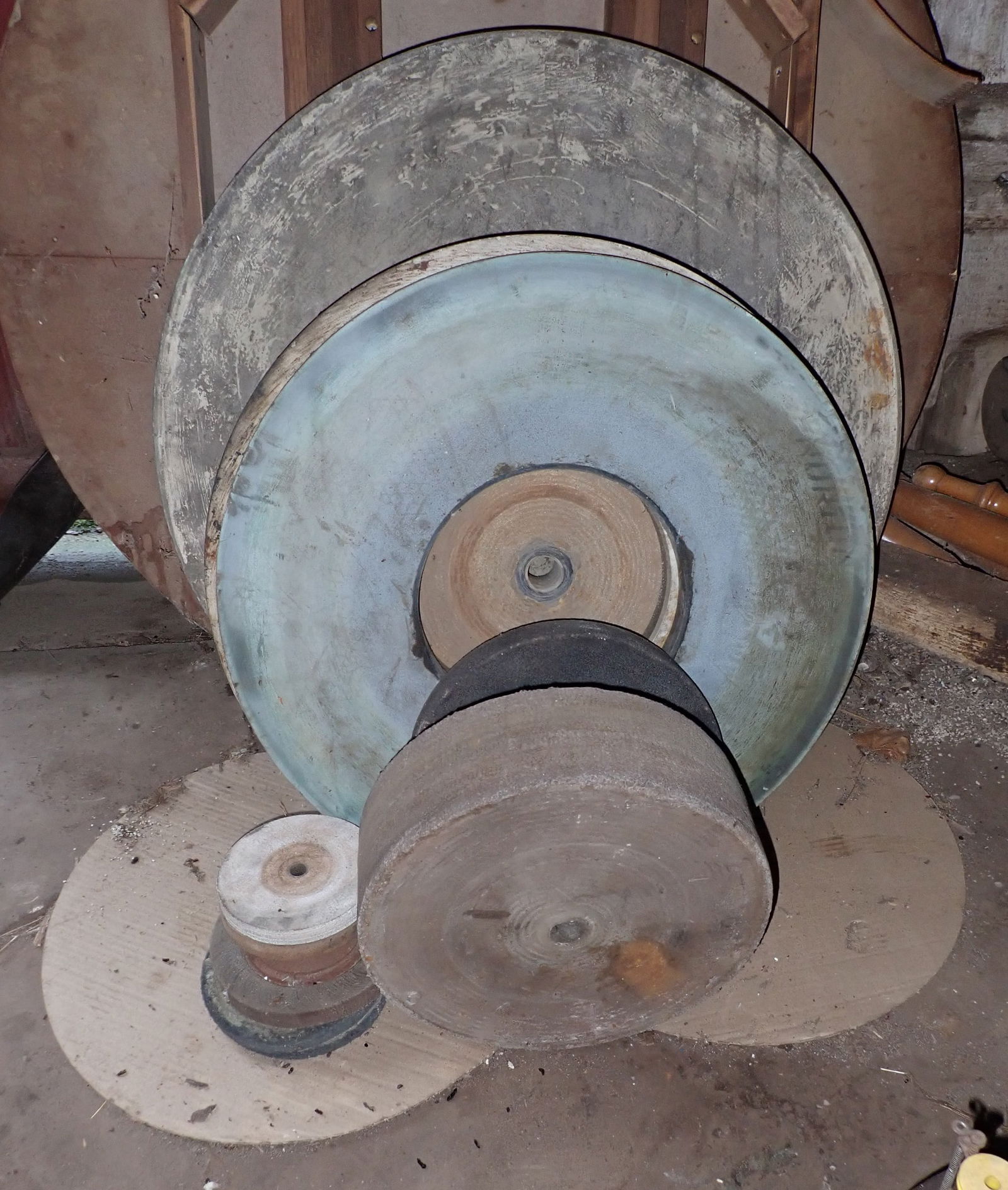 Grinding Stones & Buffing Wheel (1 of 3)