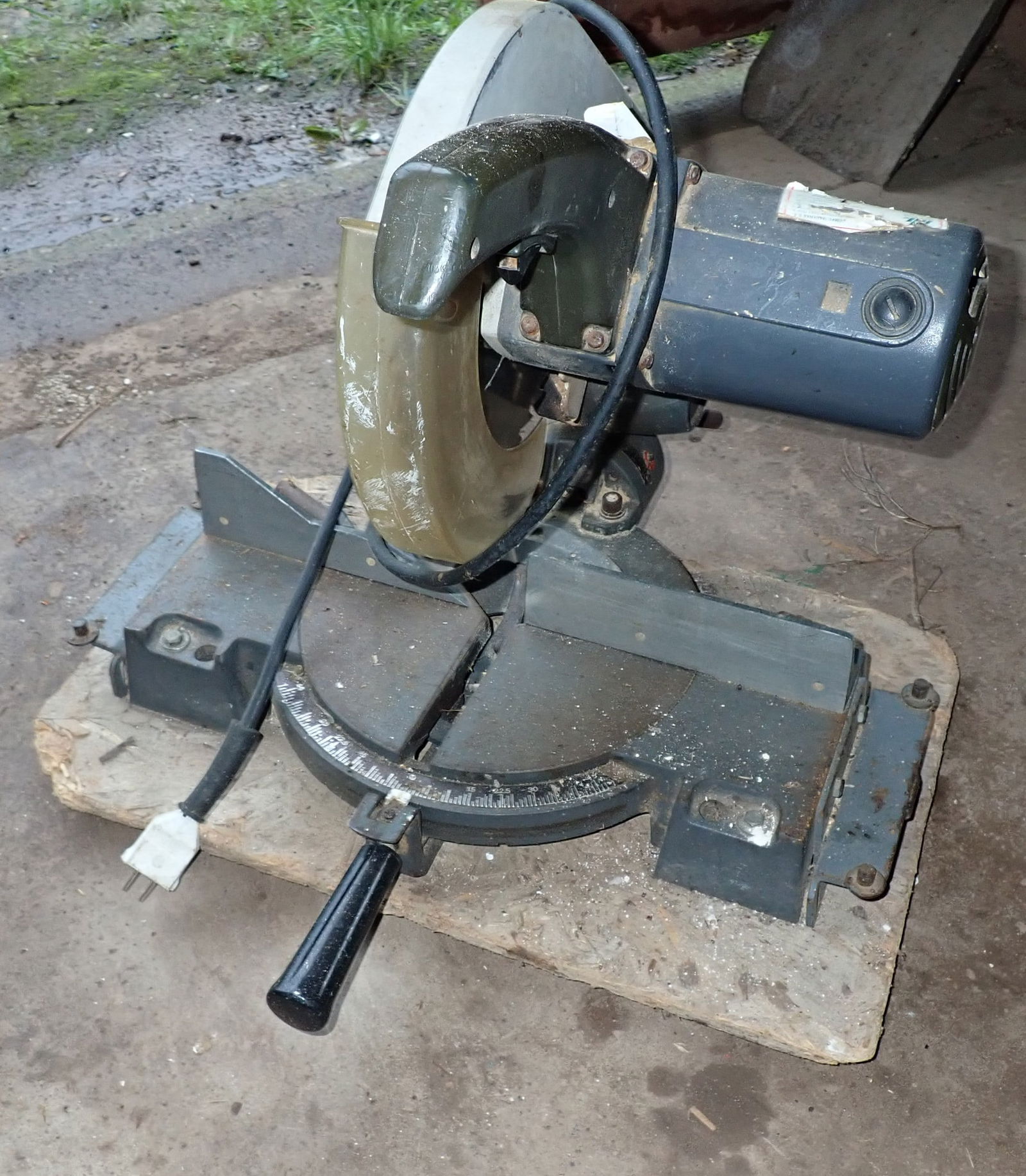 Craftsman 10" Compound Miter Saw (1 of 5)