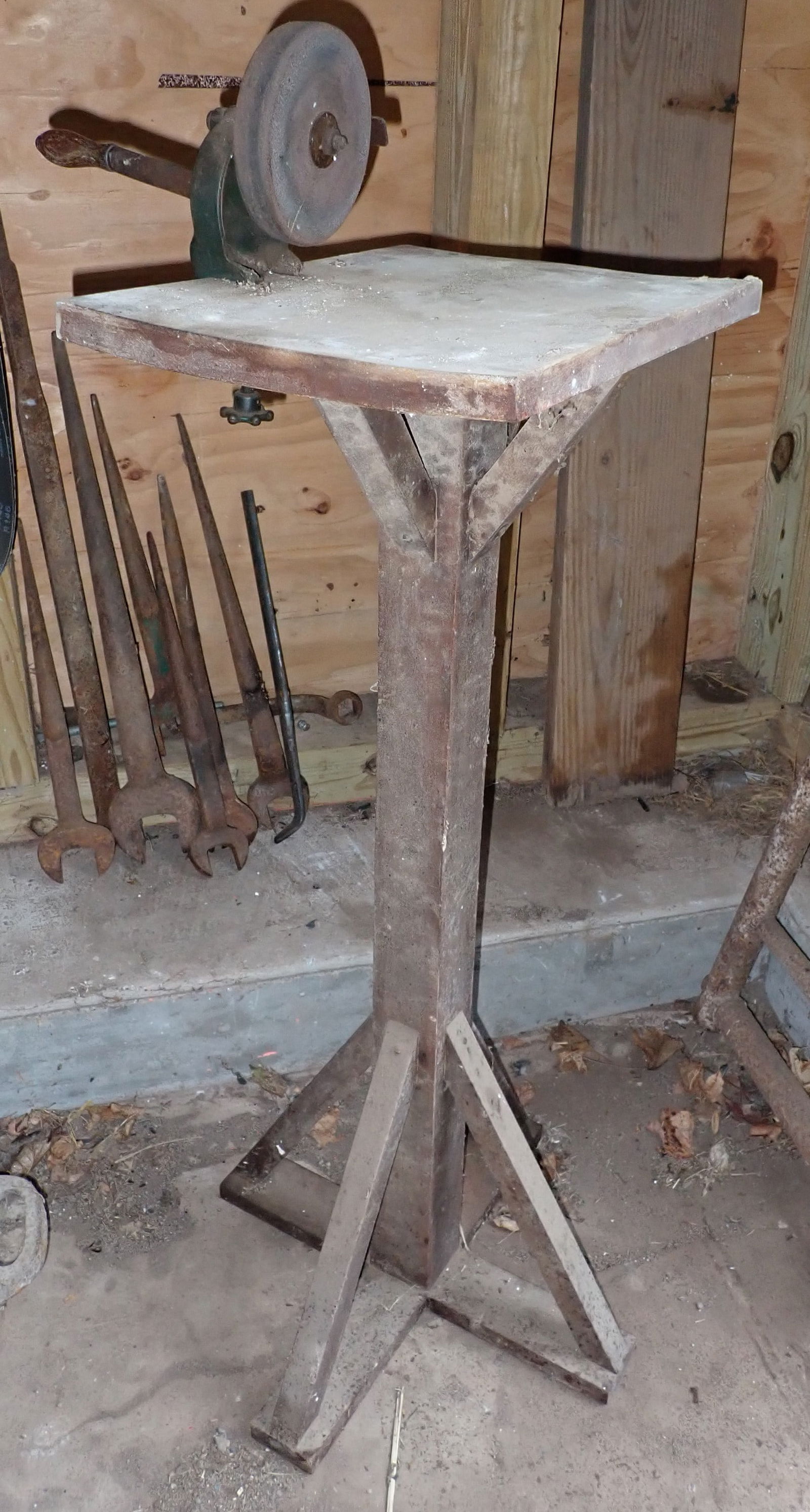 Clamp on Grinder & Wooden Stand (1 of 2)