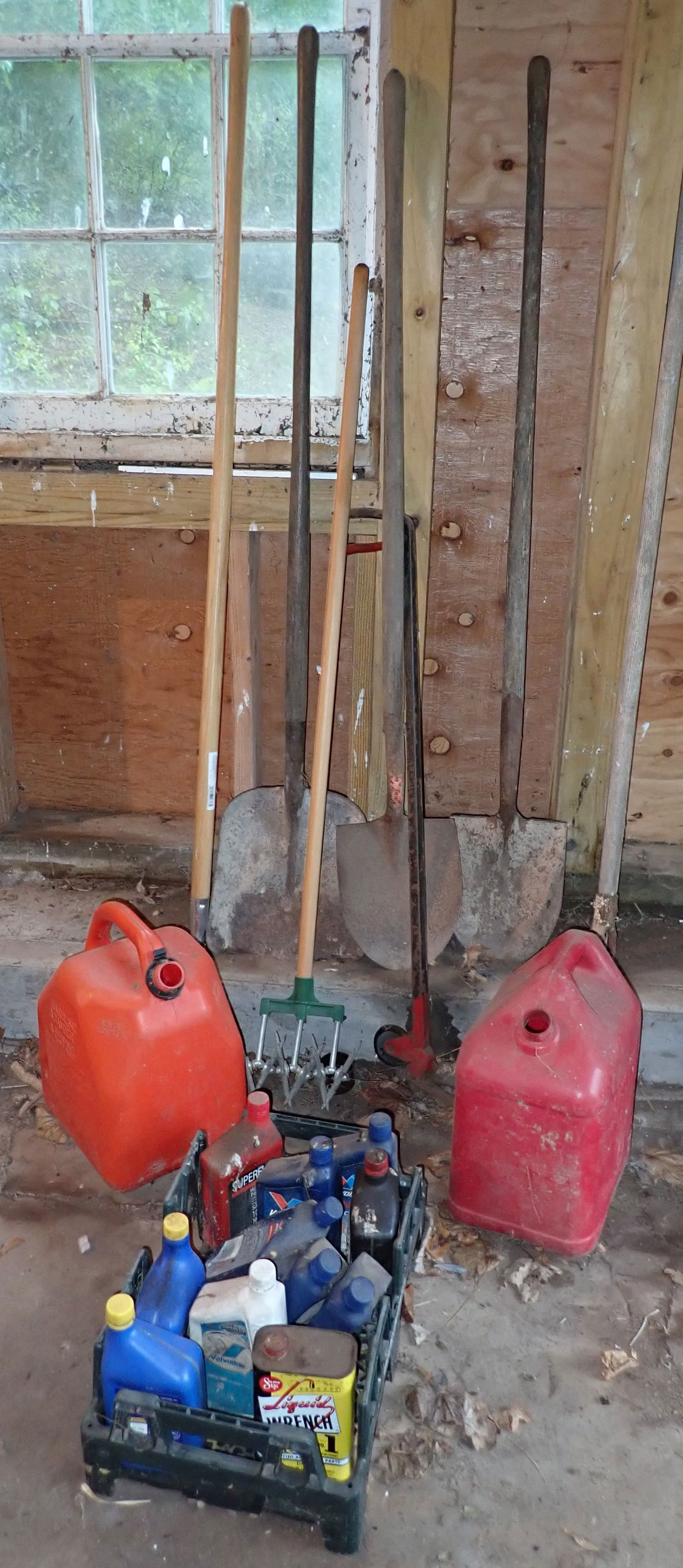 Gas Cans Garden Tools & Oils (1 of 3)