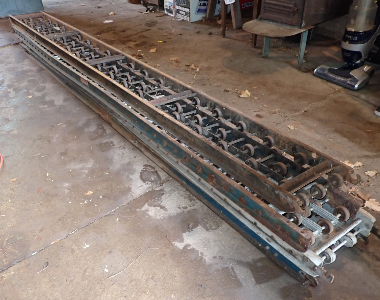 4 Conveyor / Rollers: Approx 11 5/8" x 10'1". No in house shipping !