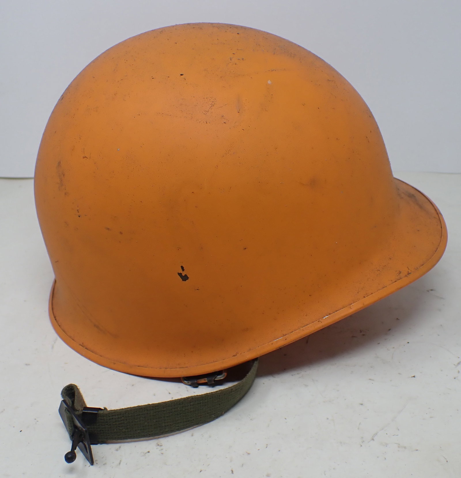 Military Helmet: Shipping available