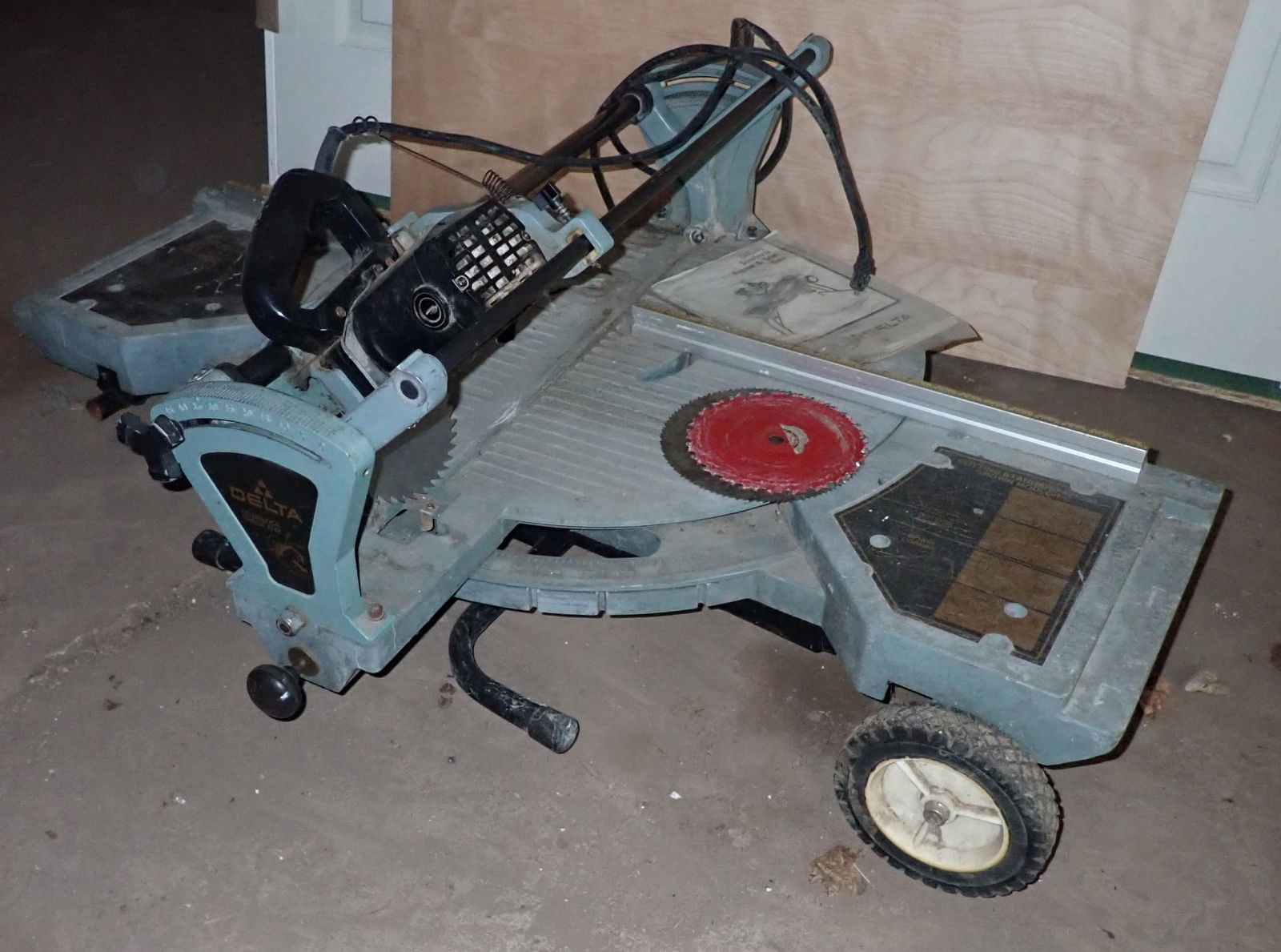 Delta Sawbuck Frame & Trim Saw (1 of 5)