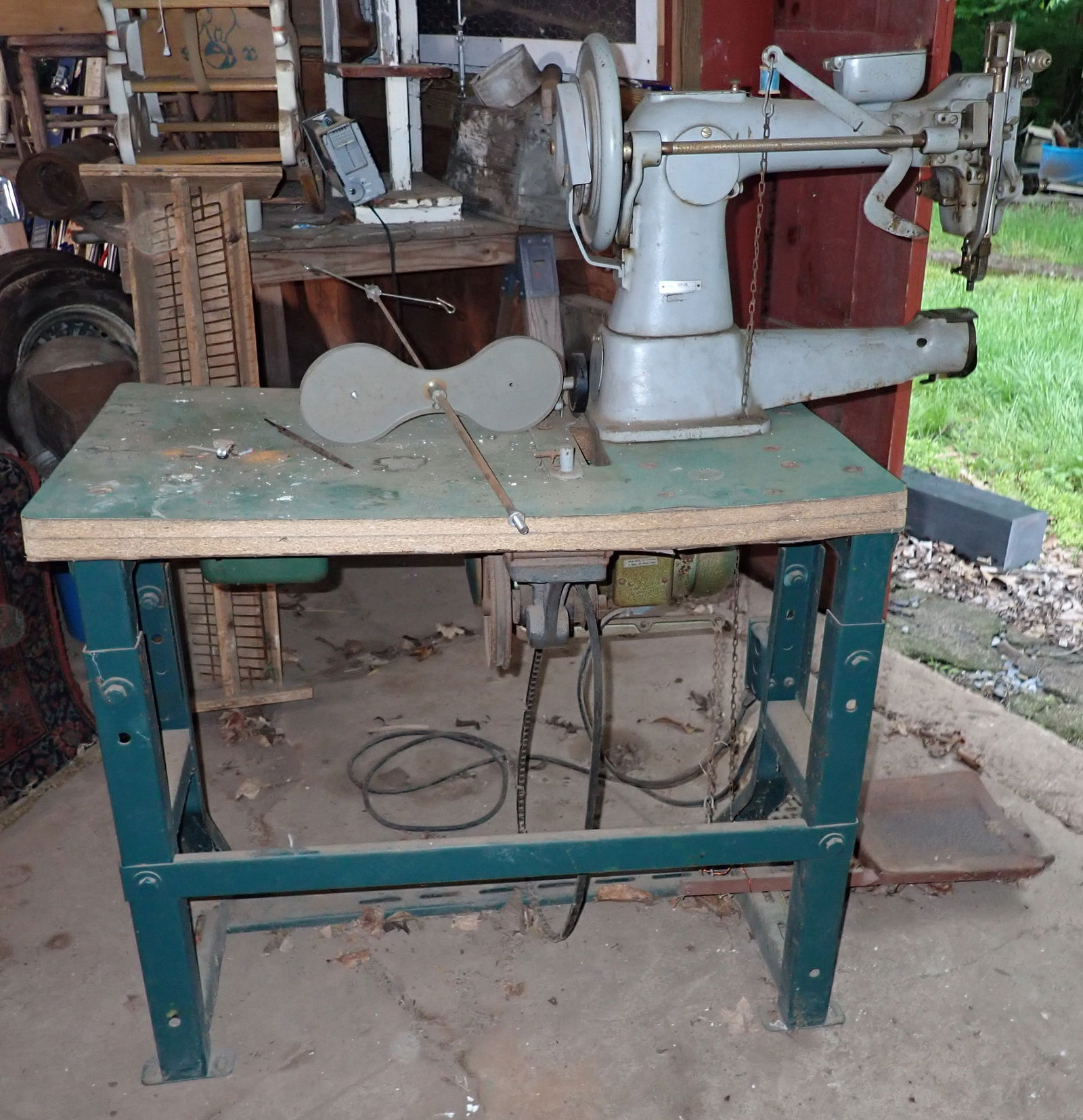 Adler 105-25 Leather Sewing Machine (1 of 6)