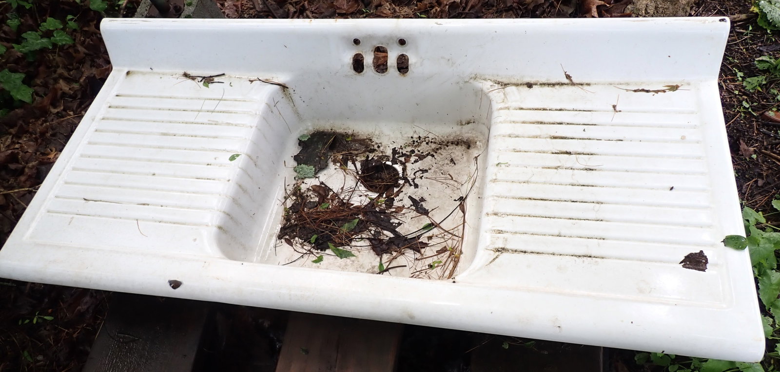 Farmhouse Kitchen Sink: Apprx 25" x 53 1/2". No in house shipping ! Bring help to load