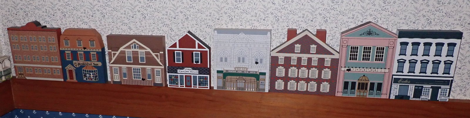 30pcs of Wooden Houses & Misc (1 of 8)