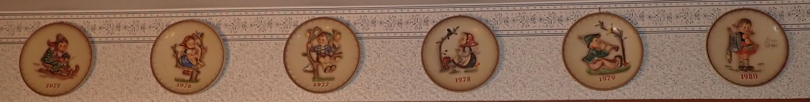 (22) 1971-1995 Hummel Collector Plates (1 of 11)