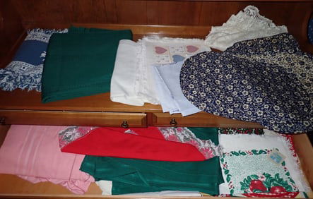 Table Cloths Place Mats & Misc