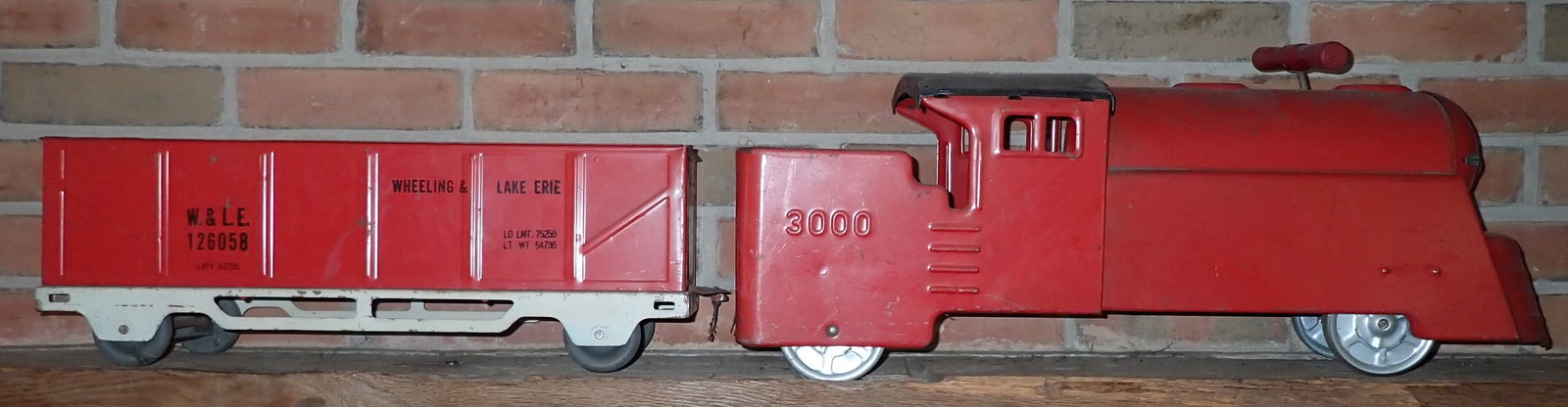 Marx Ride On Locomotive & Train Car (1 of 11)