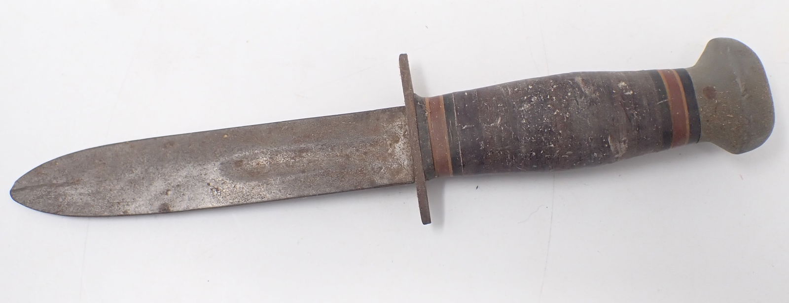 Hunting Knife: Approx 9 1/8" long. Shipping available