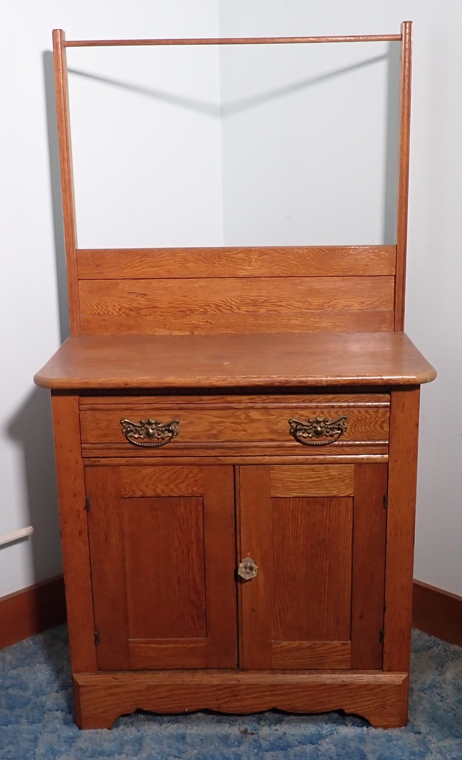 Oak Washstand: Approx 15 3/4" x 28 1/2" x 52 3/4" tall. No in house shipping ! Bring help to remove