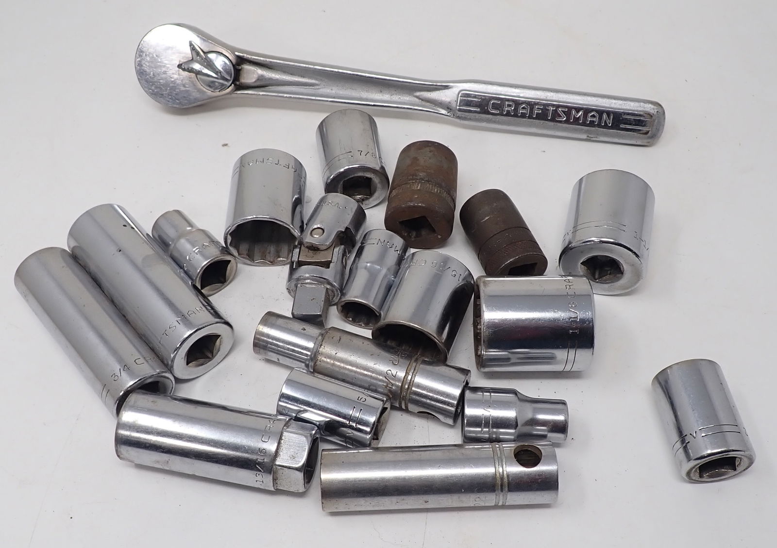 Craftsman 1/2" Drive Rachet Wrench & Sockets (1 of 2)