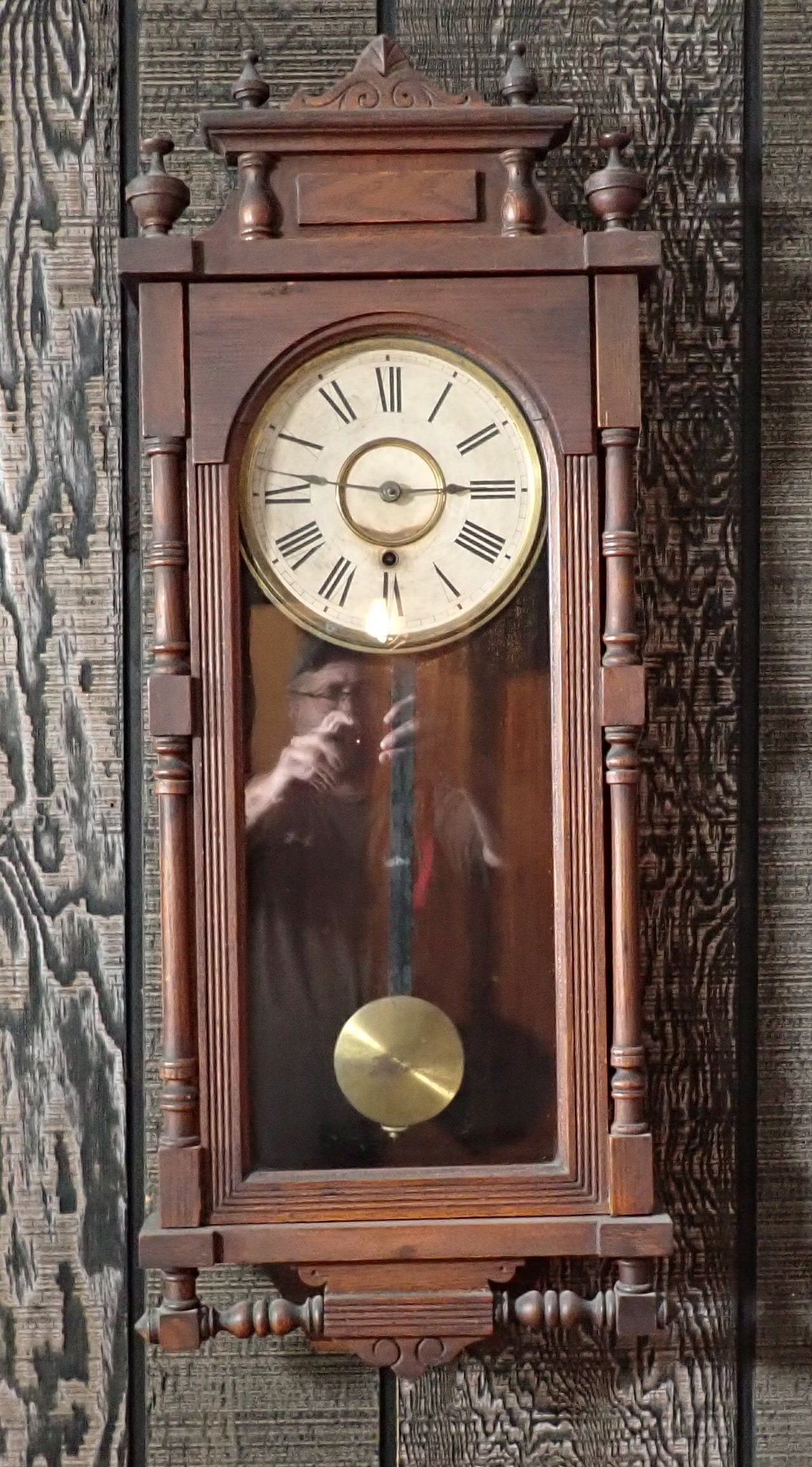 Queen Elizabeth Wall Clock: Apprx 4 3/4" x 14" x 34". No in house shipping !