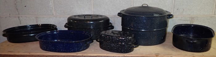Agateware Roasting Pans & Pot