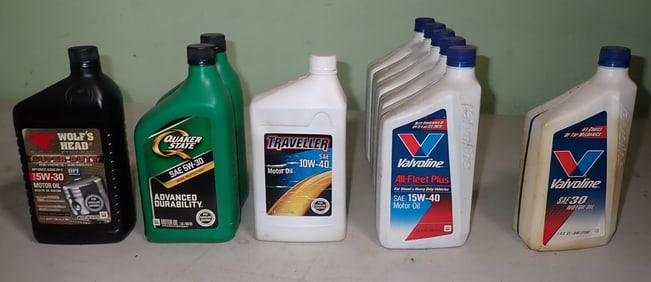 10 Quarts of Oil 15w-40 10w-40 5w-30 SAE 30