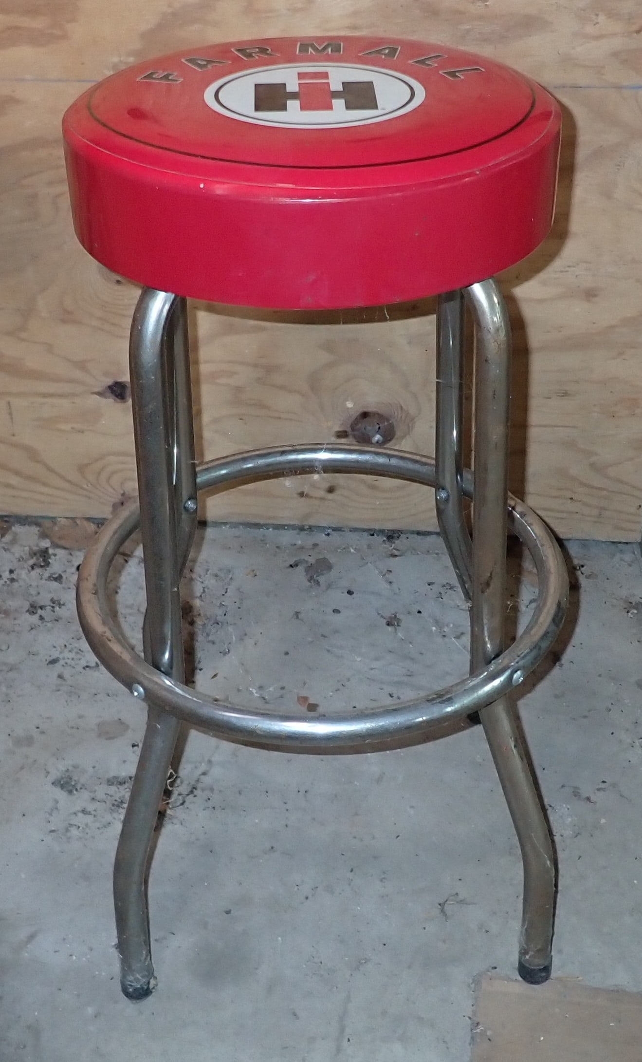 IH Farmall Tractor Shop Stool (1 of 2)