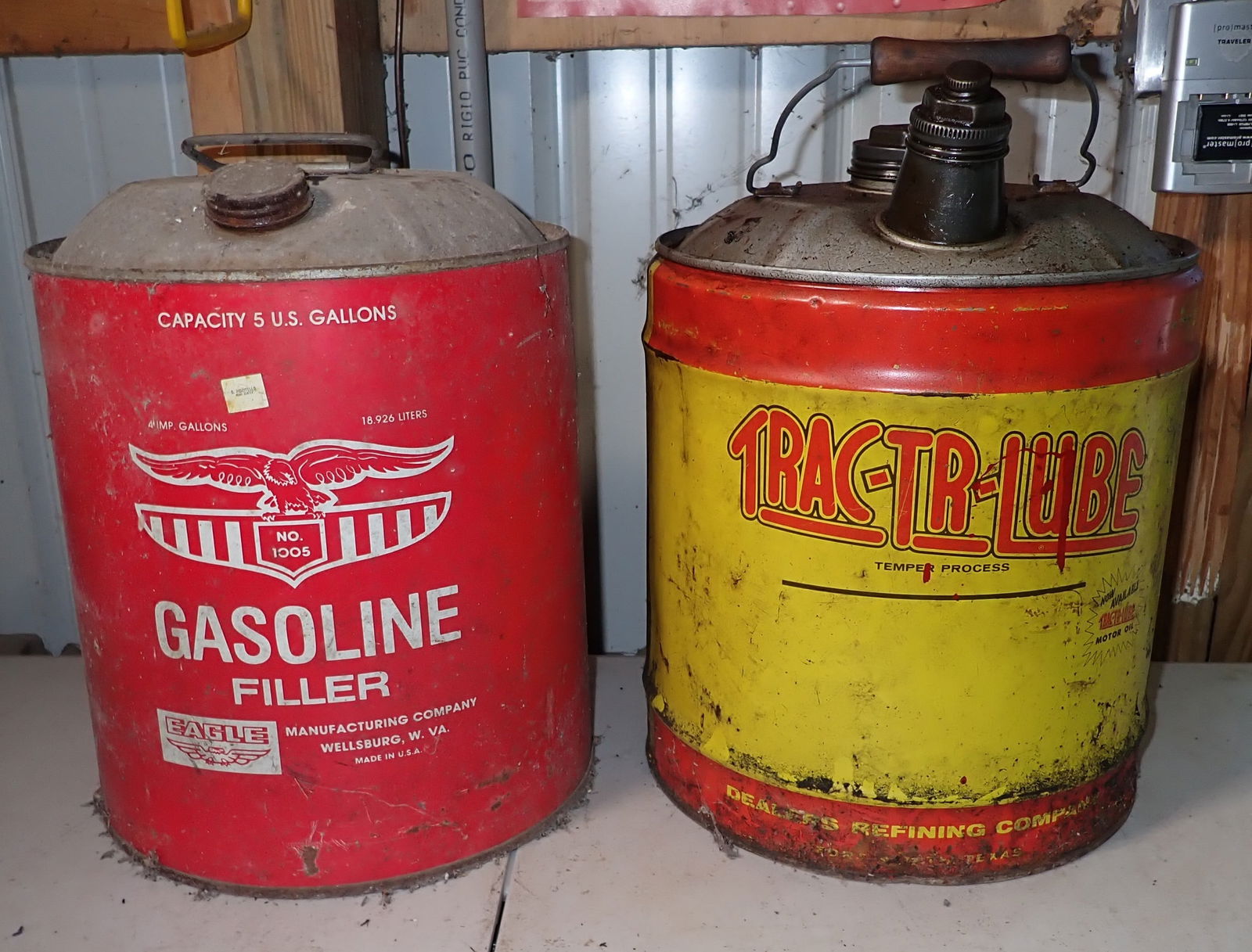 Trac-Tr-Lube & Eagle Gas Cans (1 of 5)