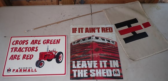 International Harvester Farmall Signs & Flag