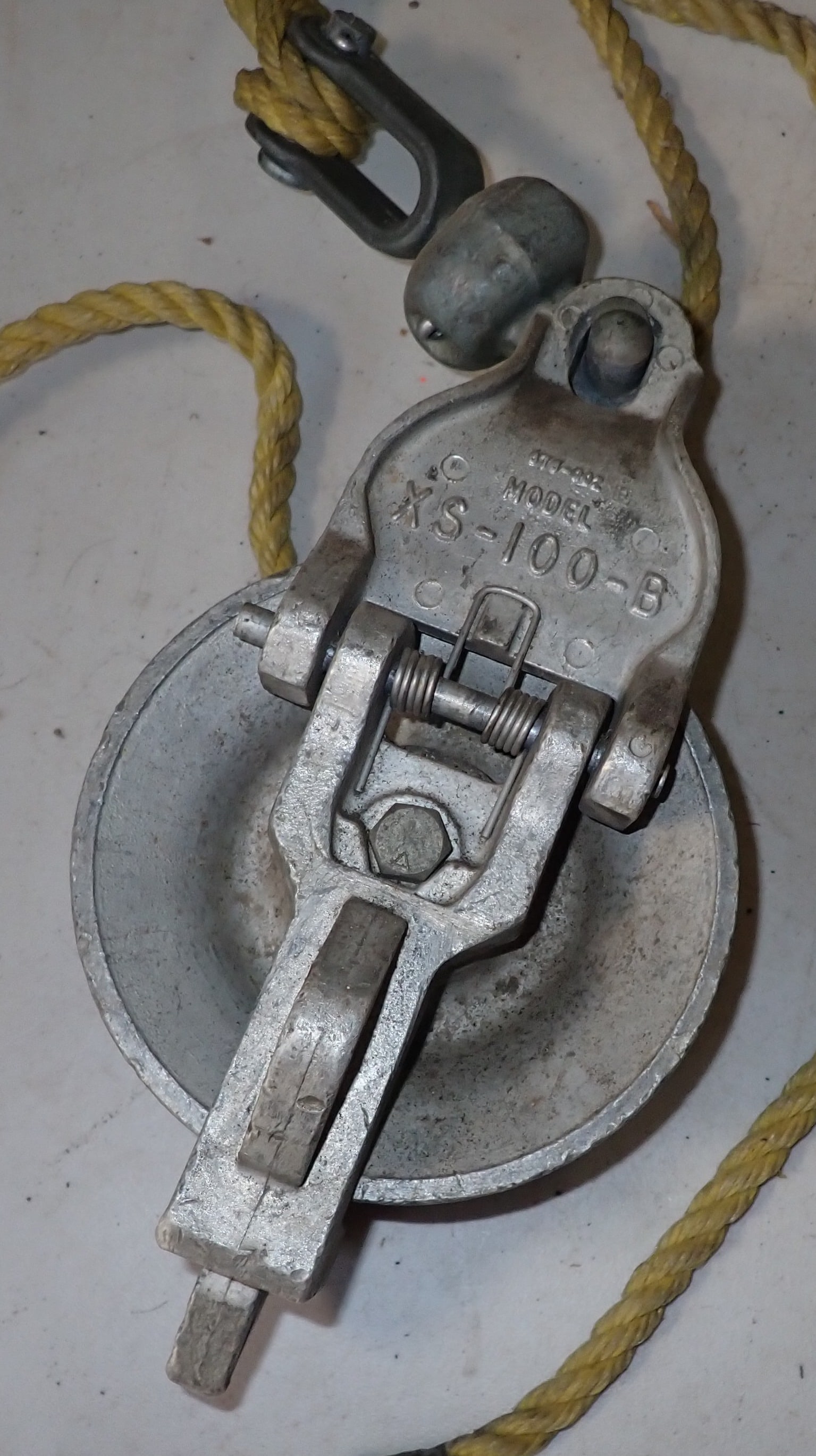 Shermann & Reilly XS-100-B  Universal Swinging Block Pulley (1 of 3)