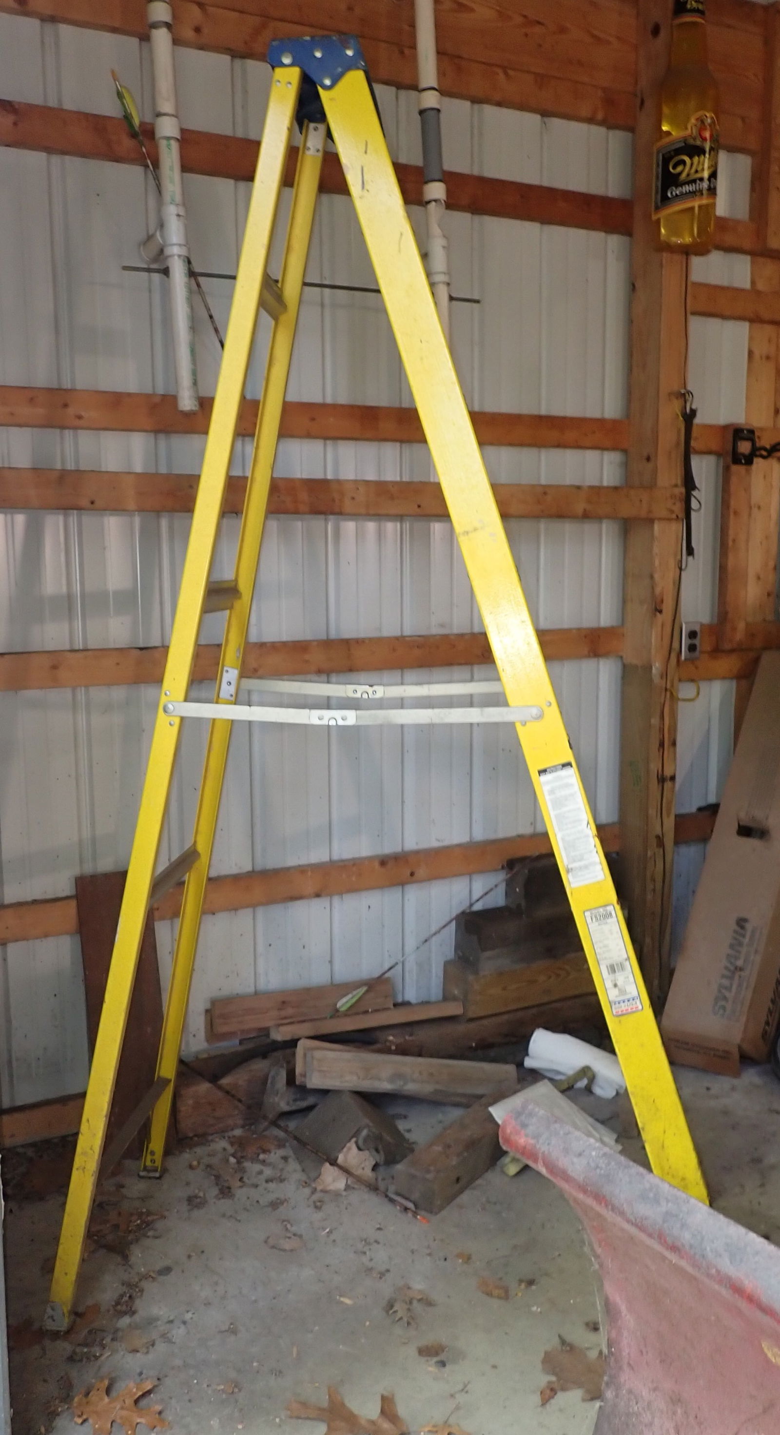 Louisville 8' Fiberglass Step Ladder (1 of 2)