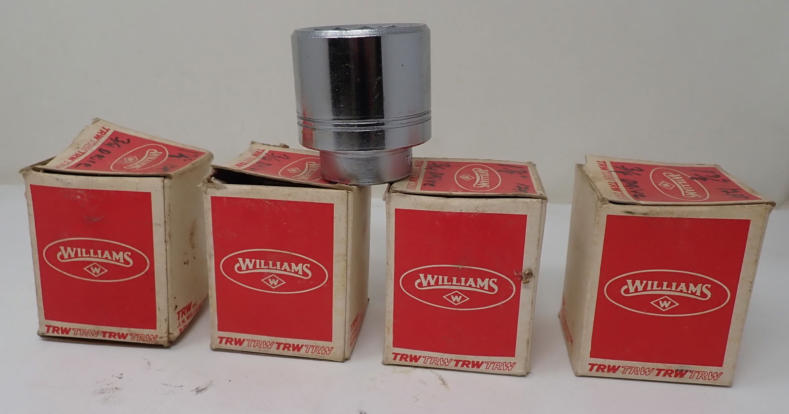 4 Williams 1 7/8" 3/4" Drive 12 Point Sockets (1 of 2)