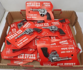 26 Straco Texas Kid Cowboy Pistols