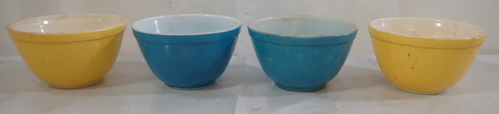 Pyrex 1 1/2 Pint Mixing Bowls: Approx 5 3/4" in diameter and 3 1/4" tall. Shipping available