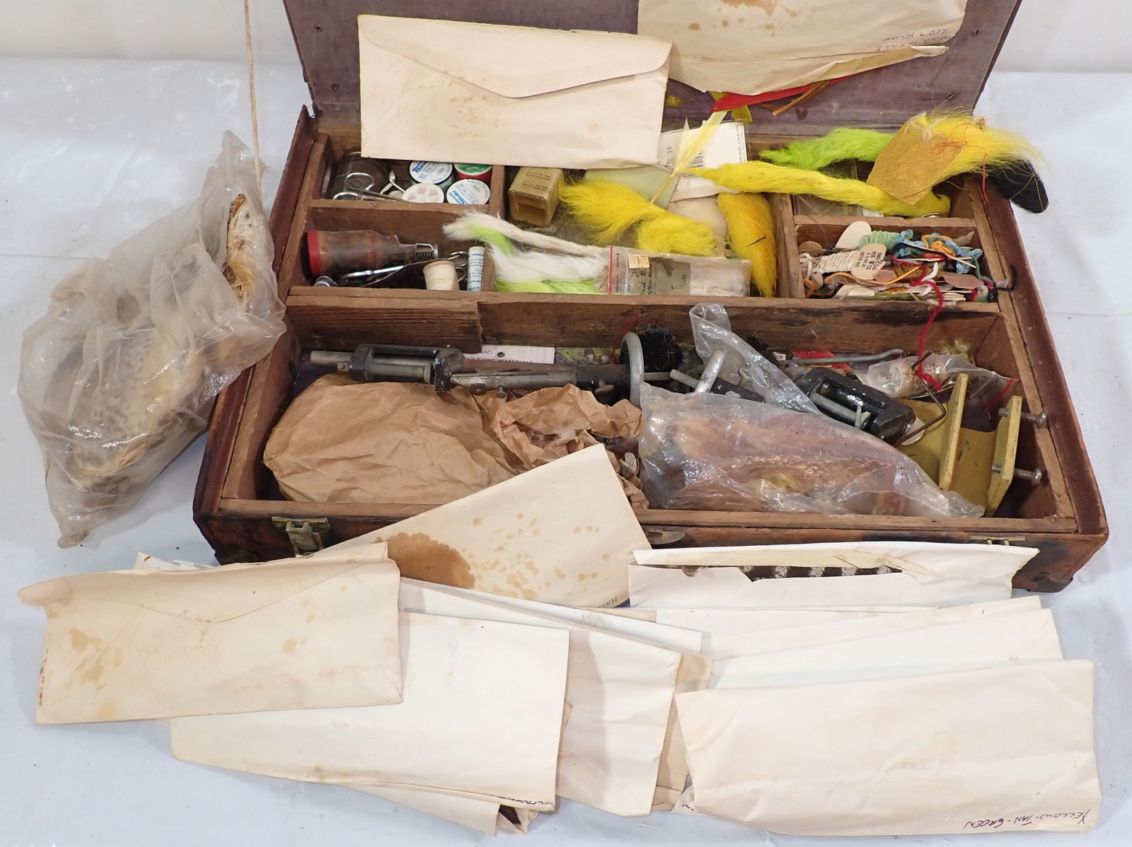 Fly Tying Feathers Vises & Misc (1 of 6)