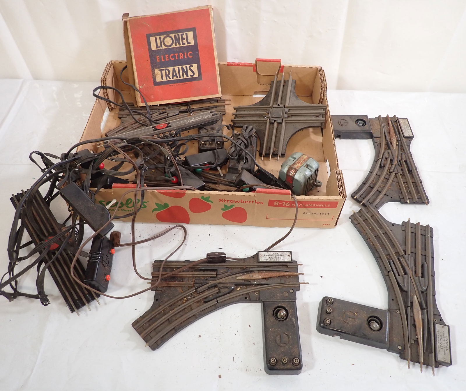 Lionel Switch Tracks , Crossings , & Misc (1 of 3)