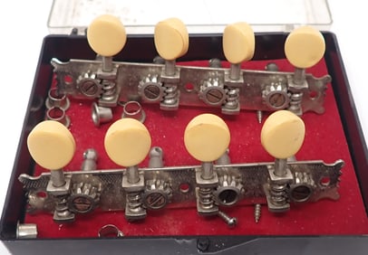 Guitar Tuning Pegs