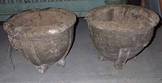 2 Concrete Planters