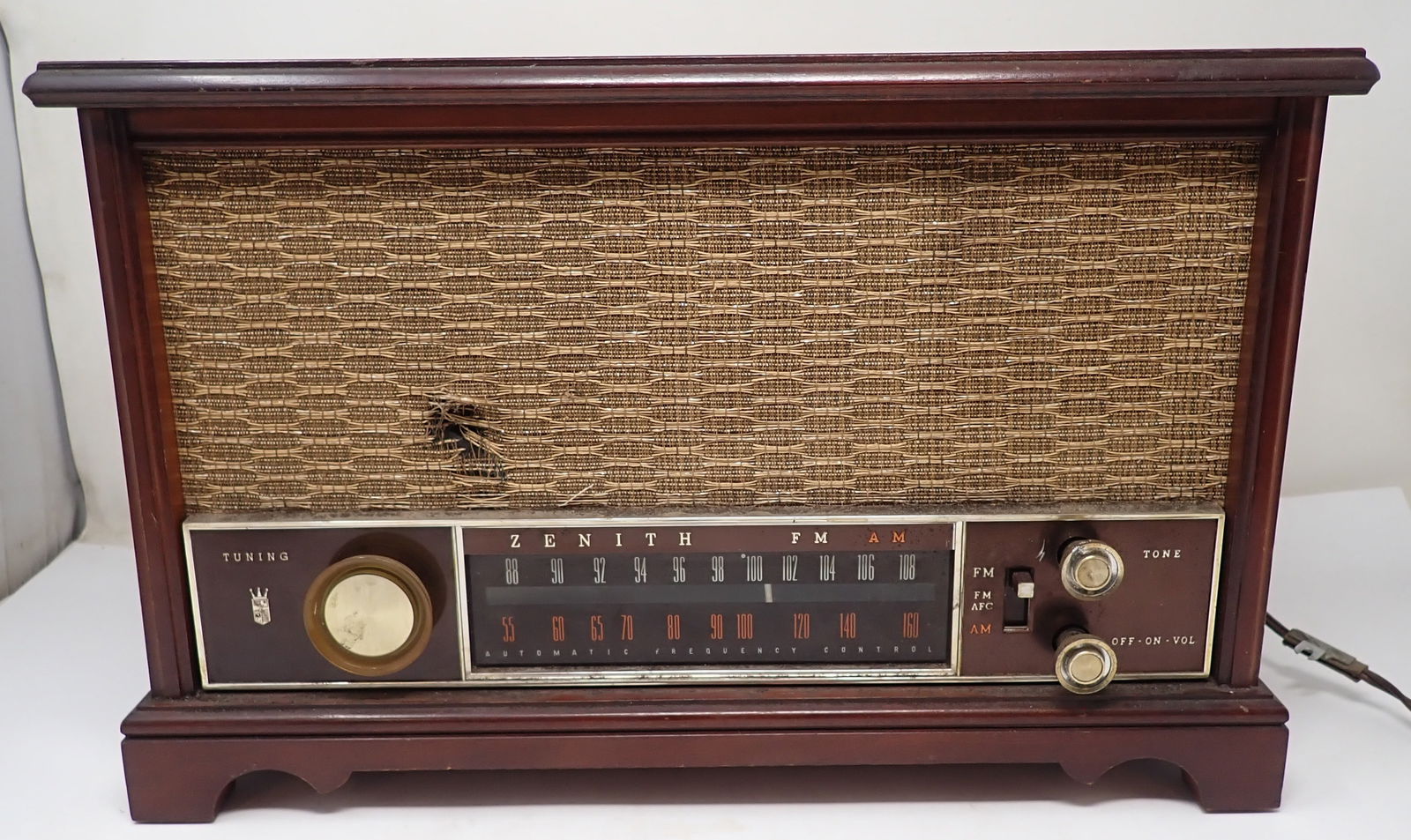 Zenith K731 Radio: Shipping available